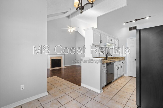 Building Photo - 12206 Breezeway Cir