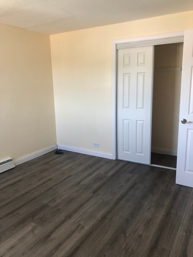 Building Photo - 3520 W 59th St