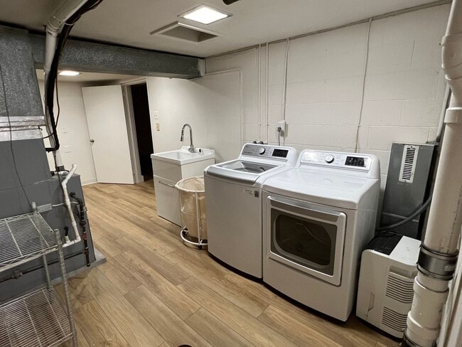 Building Photo - Home with Paradise Setting in Backyard! Available July 2026!! $2,400 Monthly!