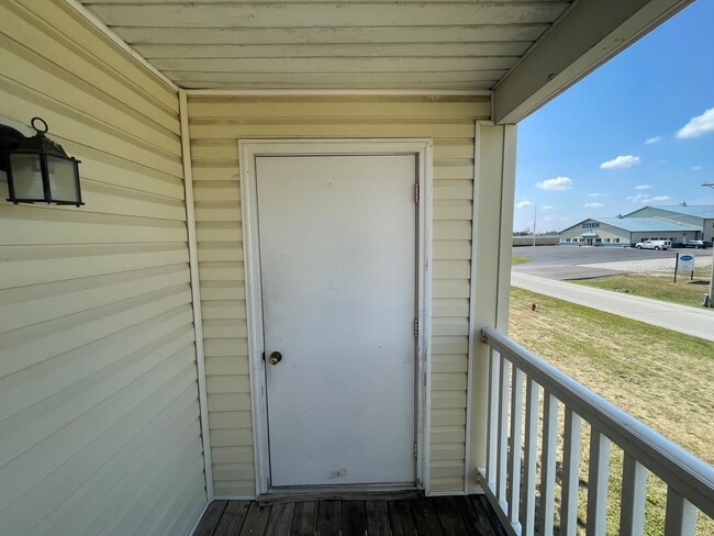 Building Photo - 1304 E Liberty Cir