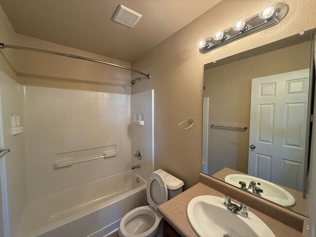 Building Photo - 3 Bed, 3 Bath Home in Forrest Meadows! – M...