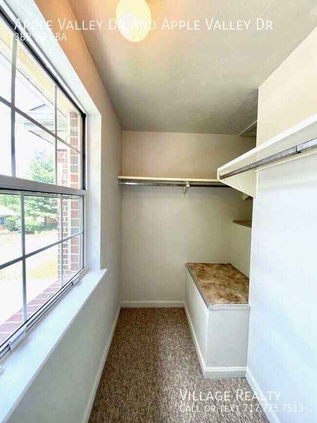 Building Photo - 818 Apple Valley Dr