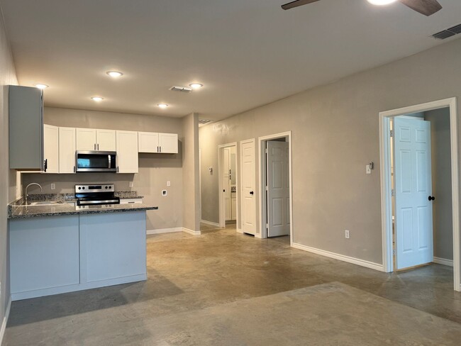 Building Photo - 13209 County Rd 499