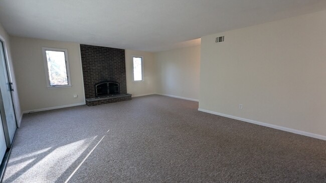 Building Photo - 10 Sherwood Ave