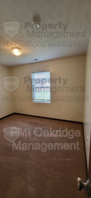 Building Photo - 740 Meadow Glen Ave
