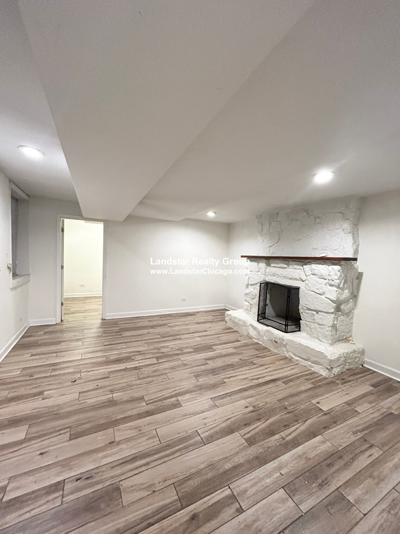 Building Photo - 1160 N La Salle Dr