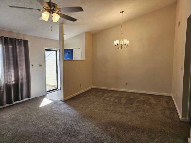Building Photo - 11 Pillory Cir