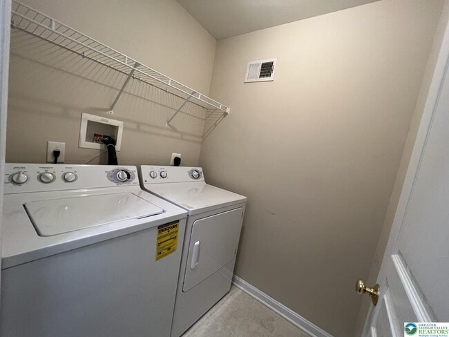 Building Photo - 1839 Majestic Dr