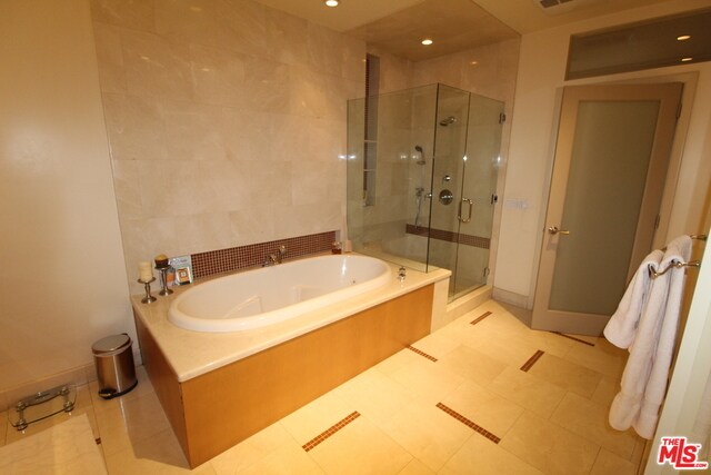 Building Photo - 10400 La Grange Ave