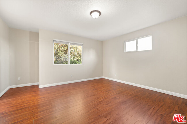 Building Photo - 9155 Cedros Ave