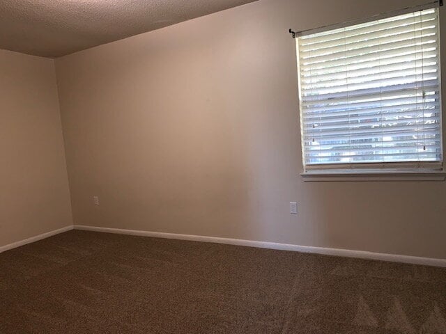 Building Photo - "Charming 3-Bedroom home with 2 Full Baths...