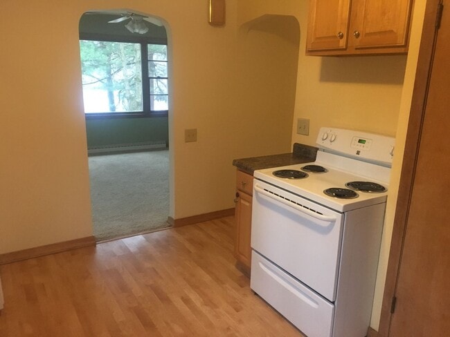 Building Photo - Beautiful 3 Bedroom Water Front Home with Dock