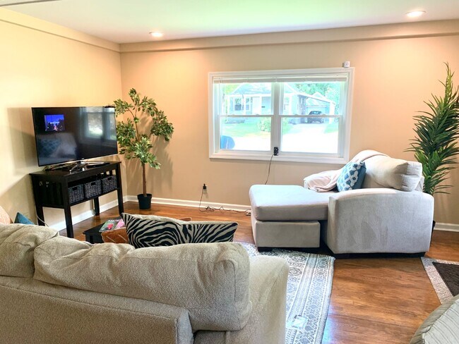 Building Photo - 497 Chase Rd