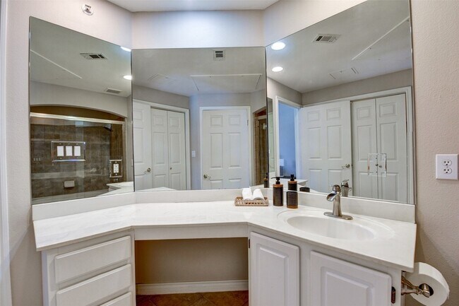 Building Photo - 2400 McCue Rd