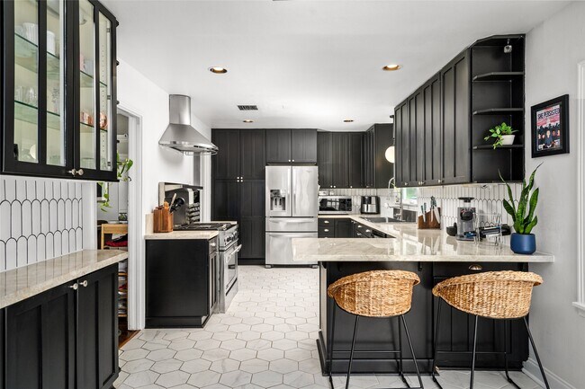 Building Photo - 208 W 34th St