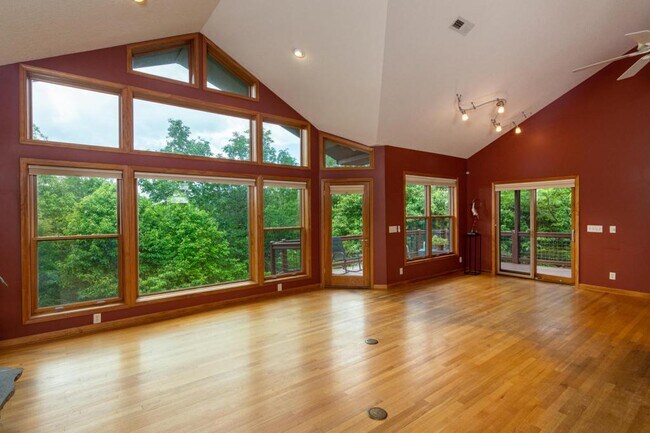 Building Photo - 348 Winding Ridge