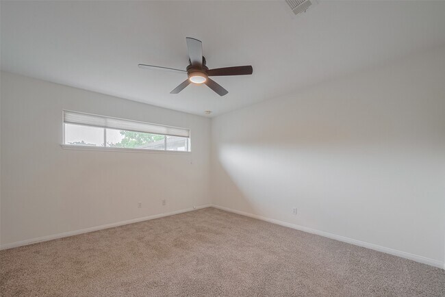 Building Photo - 605 Sorrento Dr