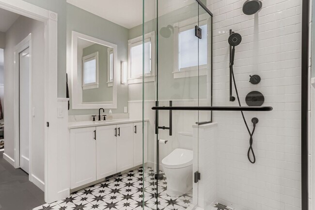 Building Photo - Beautiful Fully Furnished New Build in Newlands