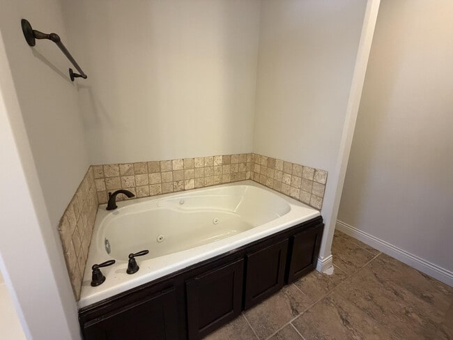 Building Photo - 2007 Cecil St