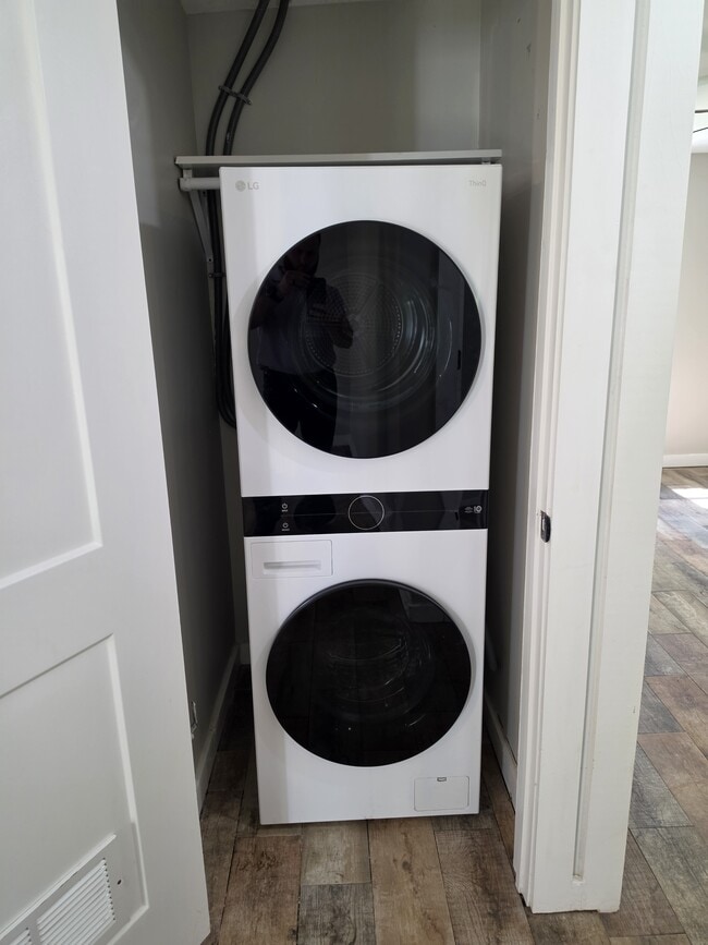 Building Photo - 803 Marve St