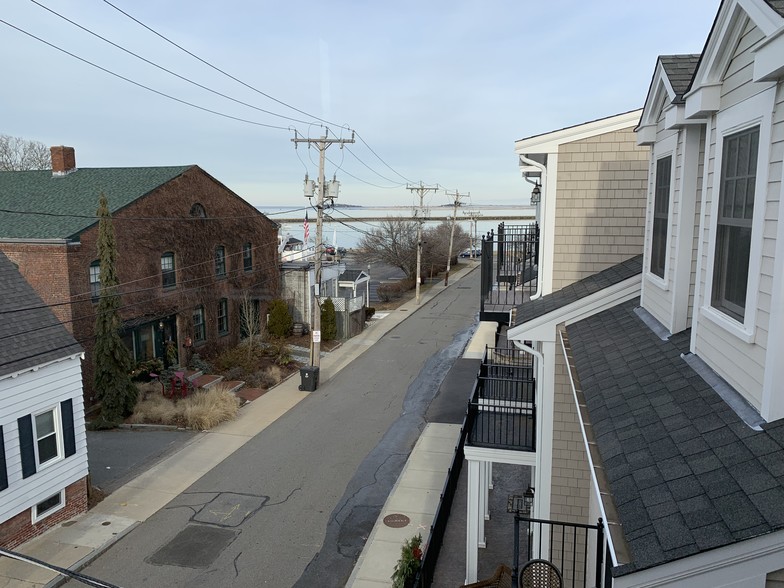 Building Photo - 17 Howland St