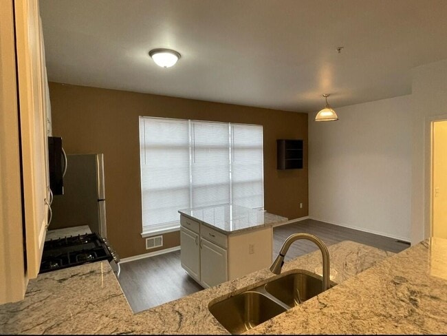 Building Photo - 526 Cherry Orchard Rd