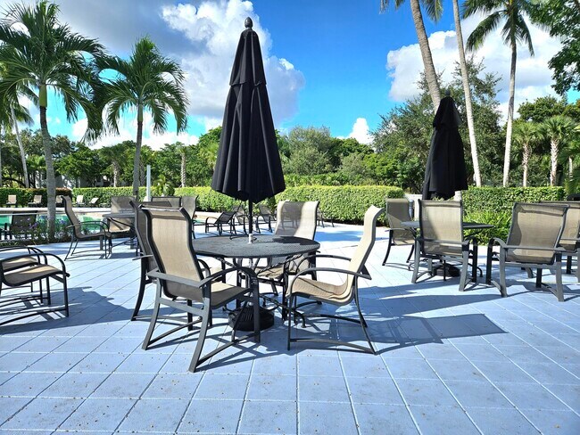 Building Photo - 631 Lyons Rd