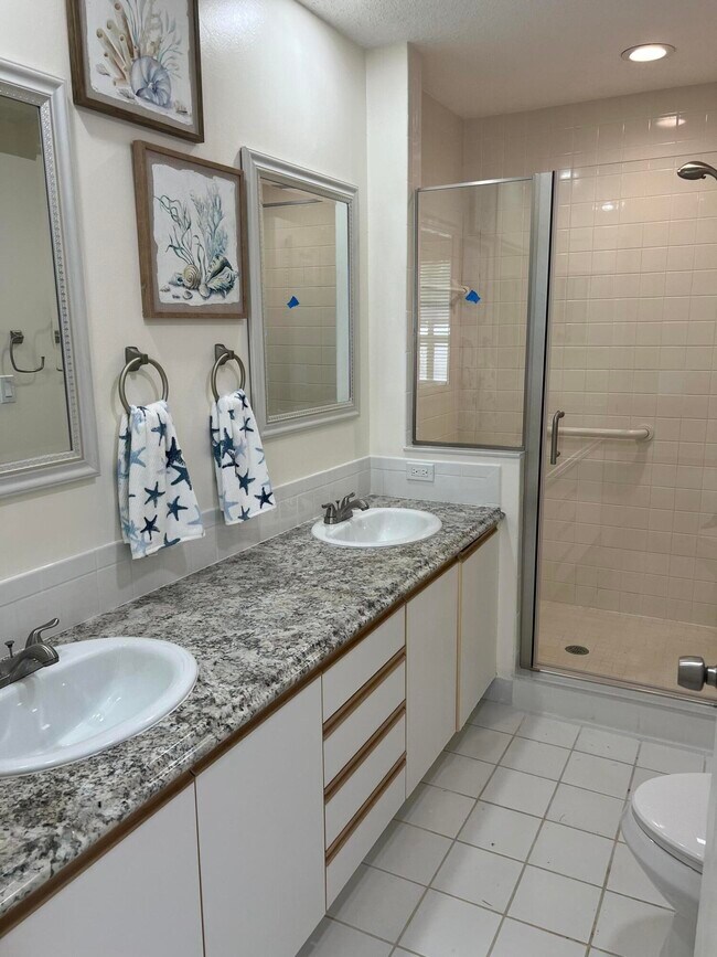 Building Photo - 18081 SE Country Club Dr