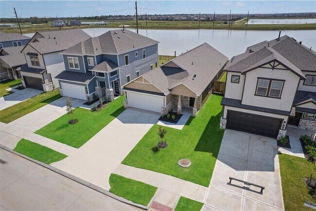 Building Photo - Elsinore Drive, Arcola, TX 77583 - 4 BR 3 BA single-family home