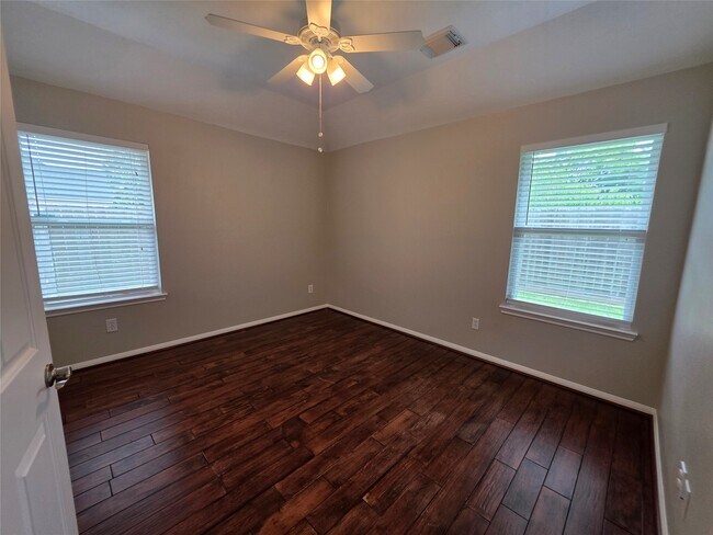 Building Photo - 5218 Cottonwood Creek Ln