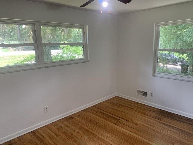 Building Photo - 2305 Domingo Dr