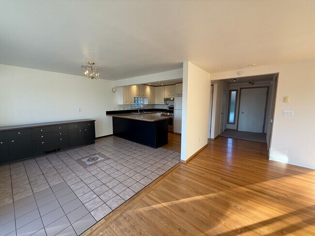 Building Photo - GOEL GUPTA