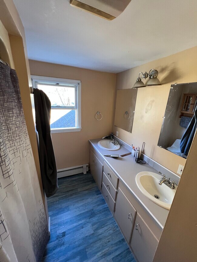 Building Photo - 35 Lynwood Dr