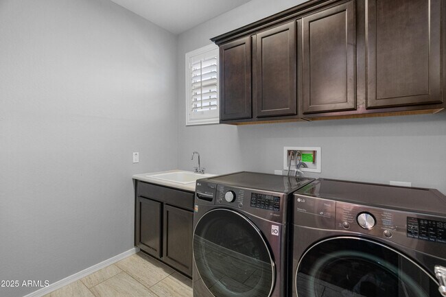 Building Photo - 3603 E Salter Dr