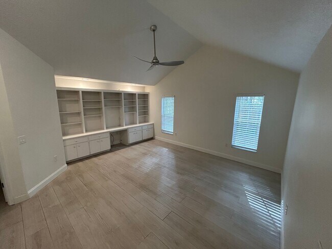 Building Photo - 8448 SW 196th Avenue Rd