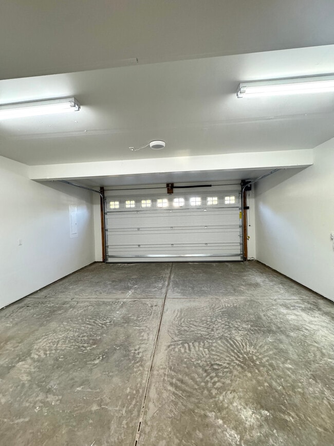 Building Photo - 4221 N Locust Rd