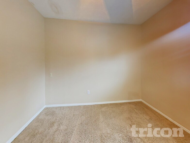 Building Photo - 3326 Newbury Rd