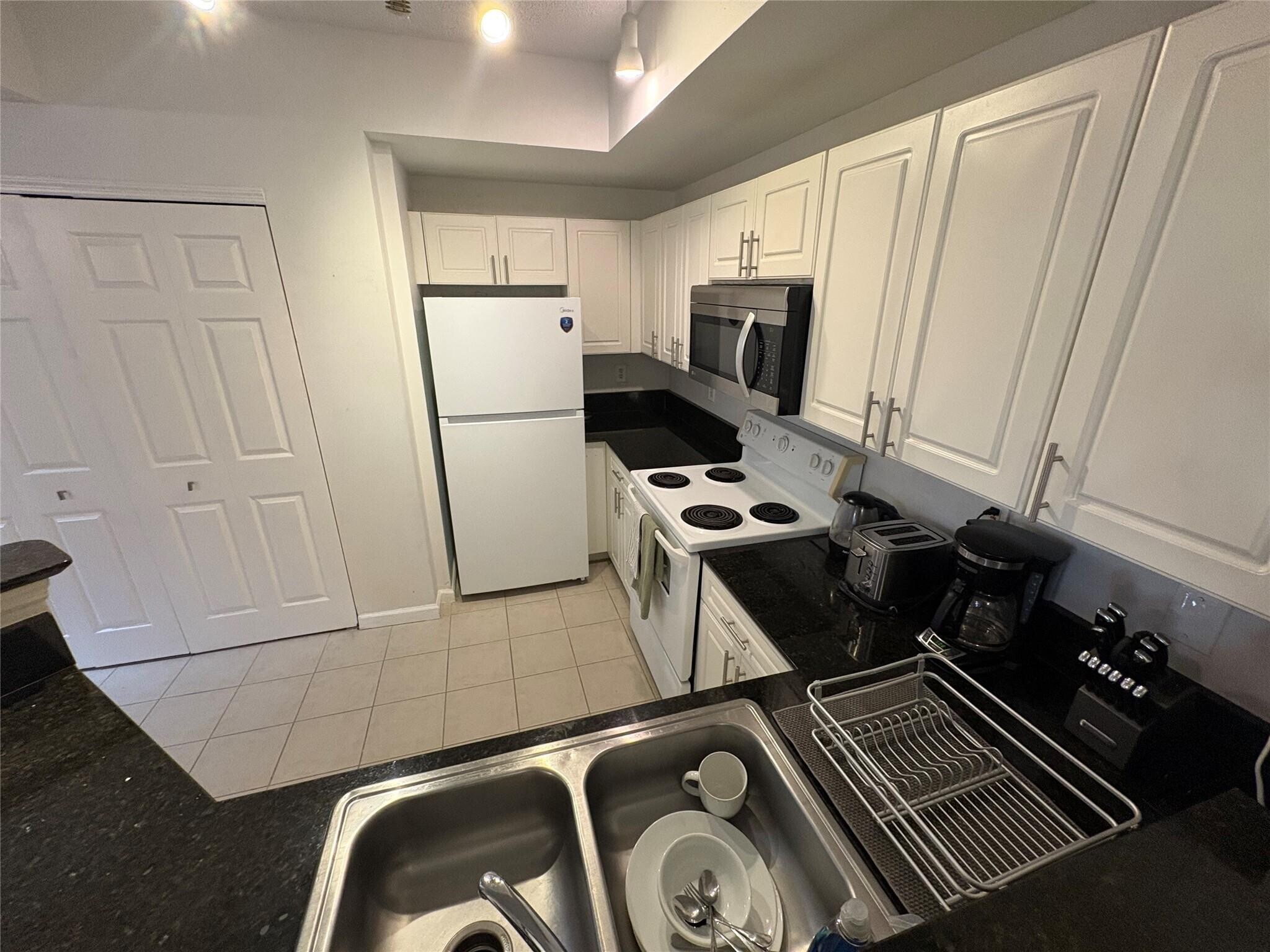 Building Photo - 780 S Sapodilla Ave