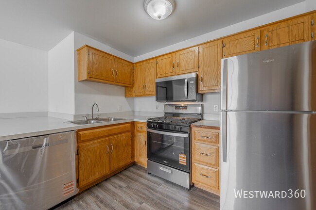 Building Photo - 915 Spiros Ct
