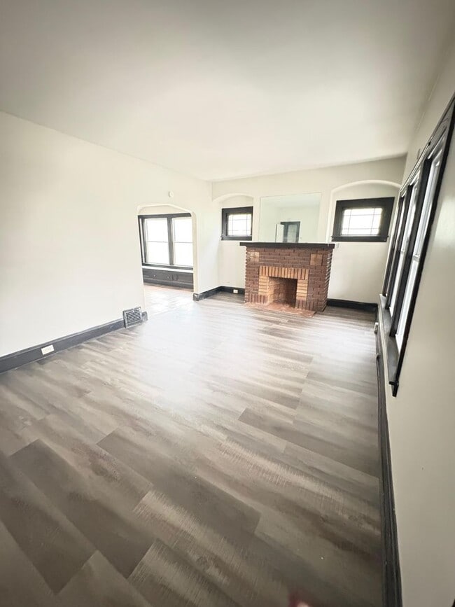 Building Photo - 15710 Corsica Ave