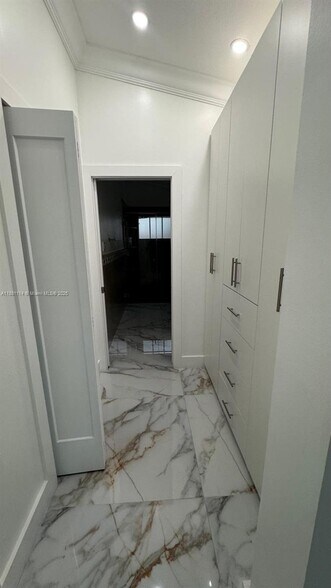 Building Photo - 11500 SW 153rd Ave