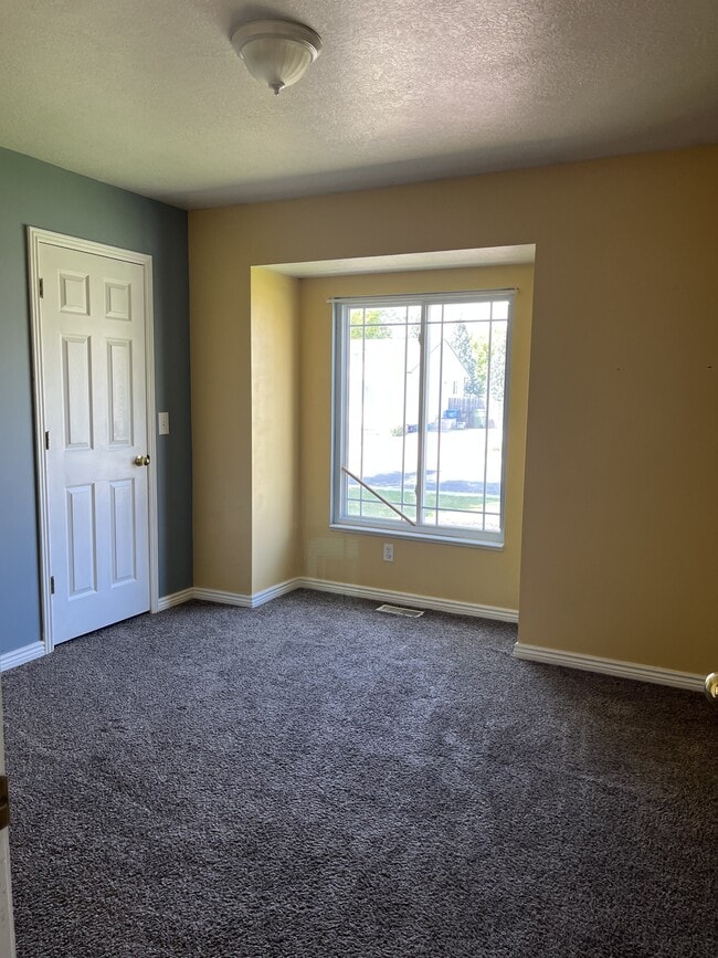 Building Photo - 1160 Tule Dr