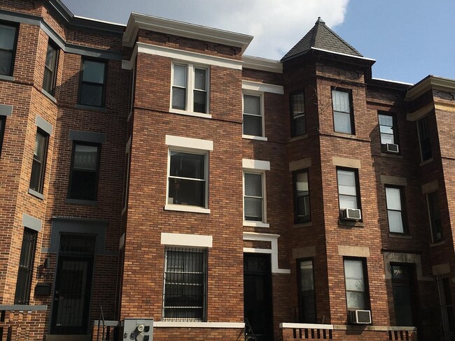 Building Photo - 1506 Columbia Rd NW