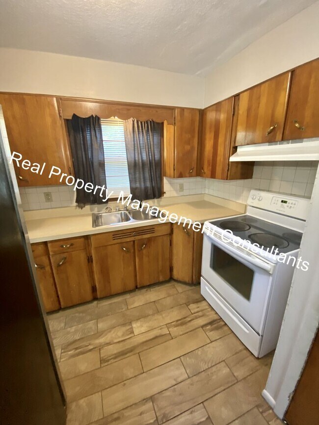 Building Photo - $500 Rent on 3 Bedroom Home