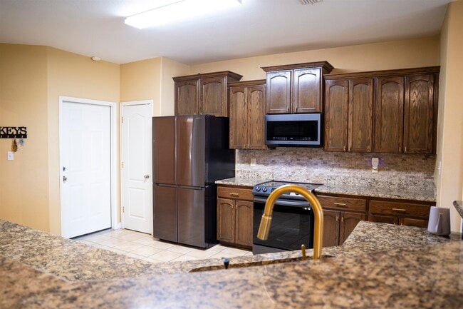 Building Photo - 415 Starling Creek Loop