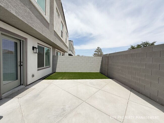 Building Photo - 4270 Lemay St
