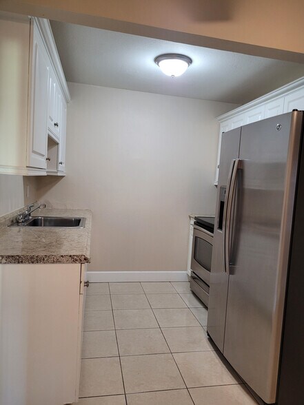 kitchen - 23 Crescent Lake Dr