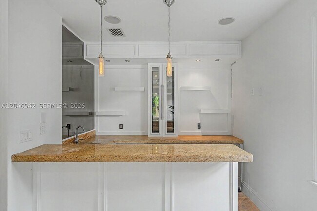 Building Photo - 2561 Trapp Ave