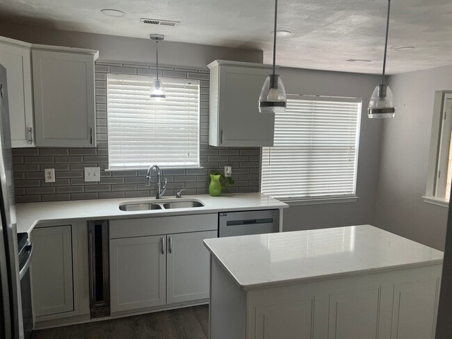 Building Photo - 100 Hillside Ave