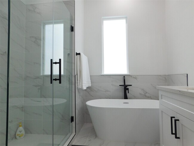 Building Photo - 3460 Bremond St